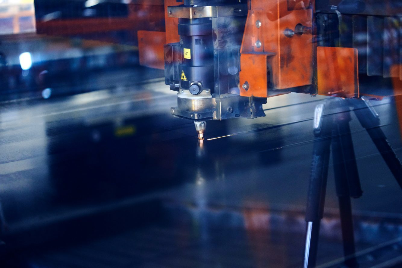 Laser cutting head and sparks over a steel sheet on Hosta's sheet-laser page.